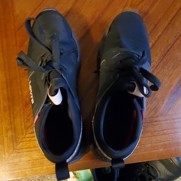 Black and gold Levi's shoes - Picture 3 of 4